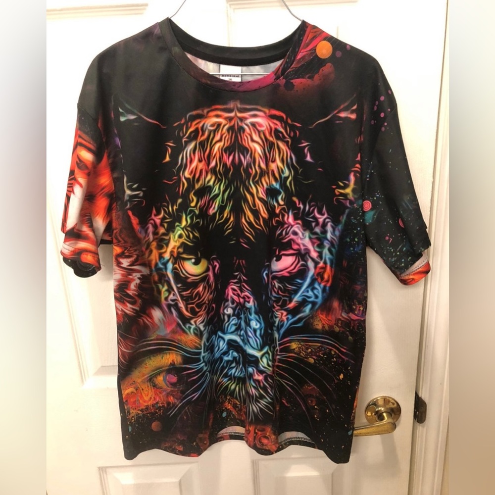 Graphic‎ polyester shirt